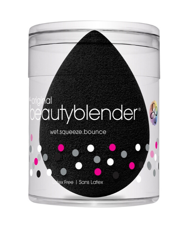 Le BeautyBlender Pro est présenté dans un récipient transparent.