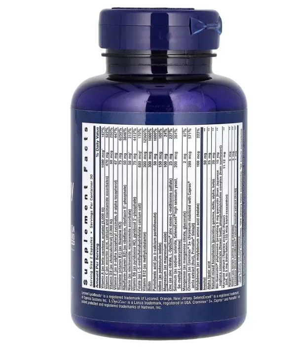 Une bouteille bleue de compléments nutritionnels avec une étiquette détaillée des informations sur les compléments au dos.