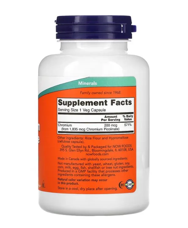 Une bouteille blanche de NOW Foods Picolinate de chrome, 200µg, 250 capsules végétales, affiche le dosage par portion, les informations sur le supplément, les ingrédients et les instructions d'utilisation des capsules végétales sur son étiquette.
