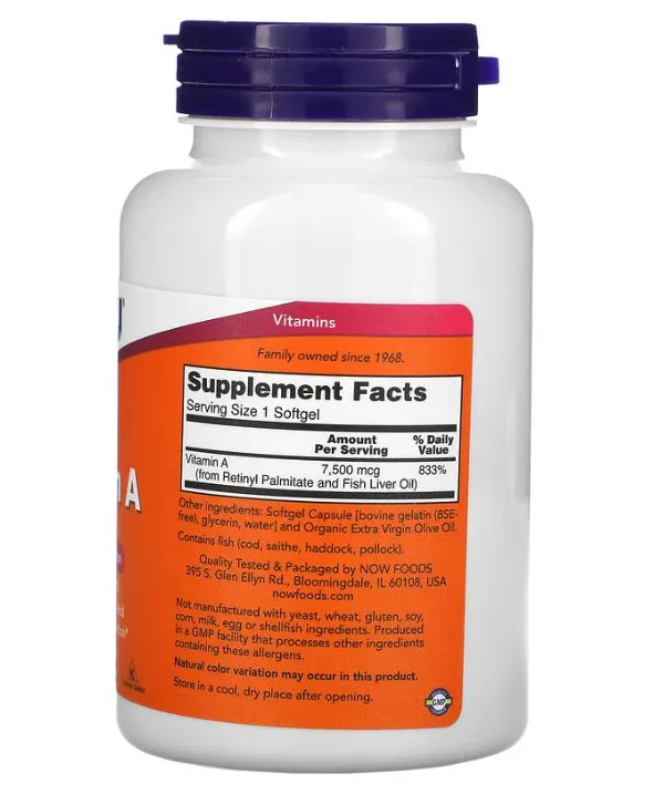 Flacon blanc de vitamine A NOW Foods, 7 500 µg (25 000 UI), 250 capsules molles, avec bouchon violet. Informations sur le complément, les ingrédients et les instructions de conservation sur fond orange.