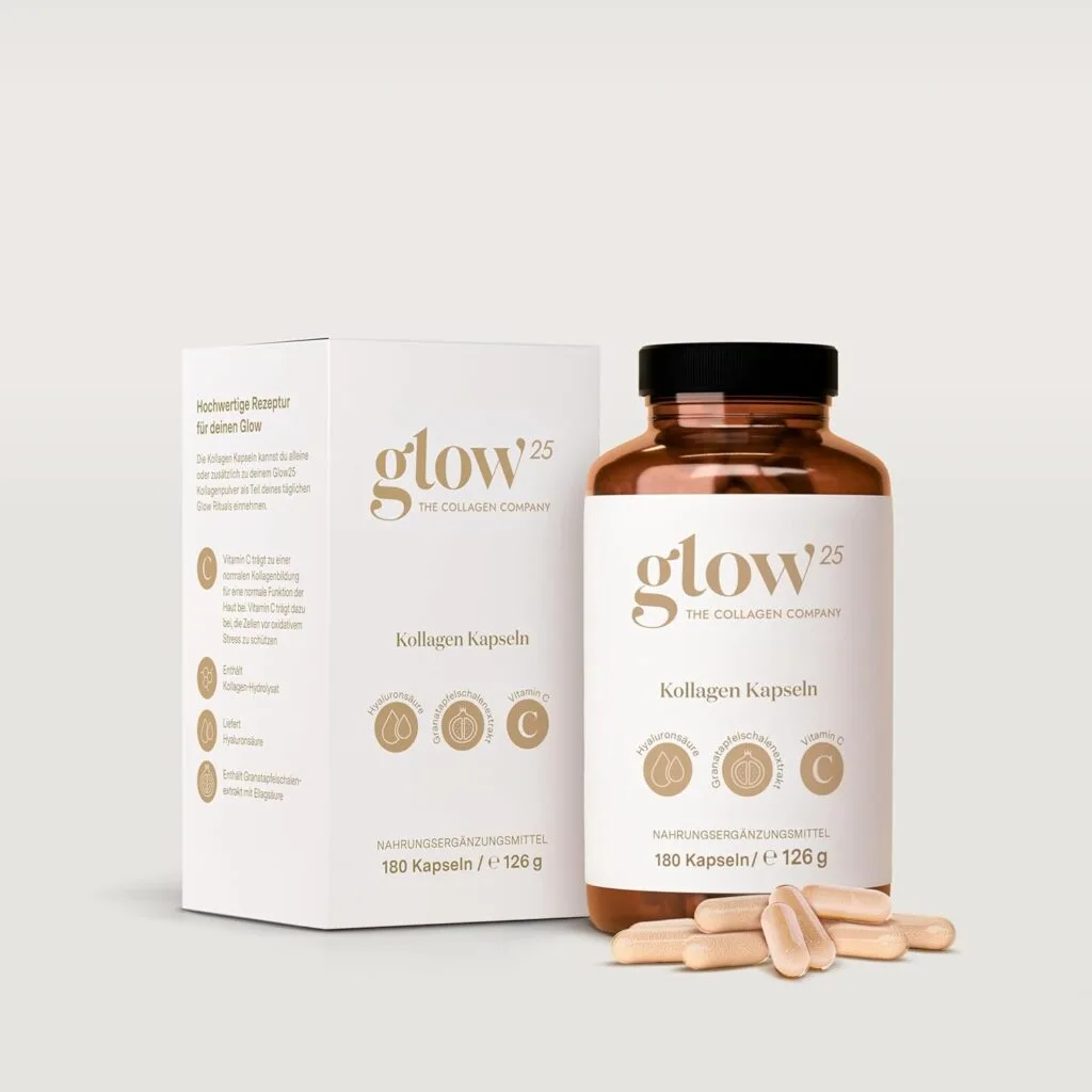 Un flacon et une boîte de Glow25 - Collagen Complex Kollagen Kapseln mit Hyaluronsäure & Vitamin C - 180 gélules sont présentés avec plusieurs gélules devant, dans un emballage minimaliste beige et or.