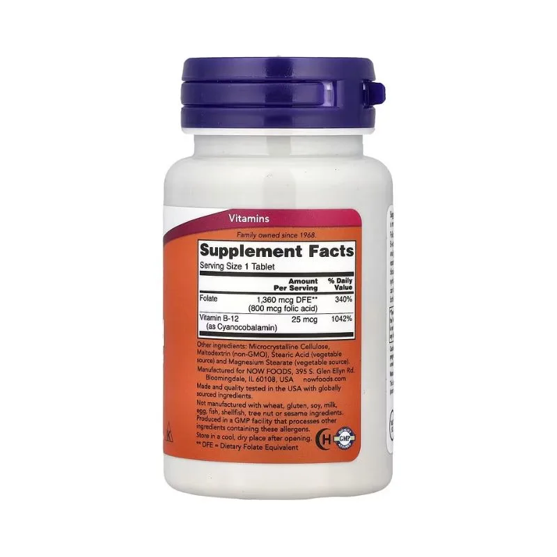 Bouteille blanche de NOW Foods Acide folique 800 mcg avec Vitamine B12 (250 comprimés) avec un bouchon violet, étiquette indiquant les faits du supplément, les ingrédients et les valeurs quotidiennes pour l'acide folique et la vitamine B12.