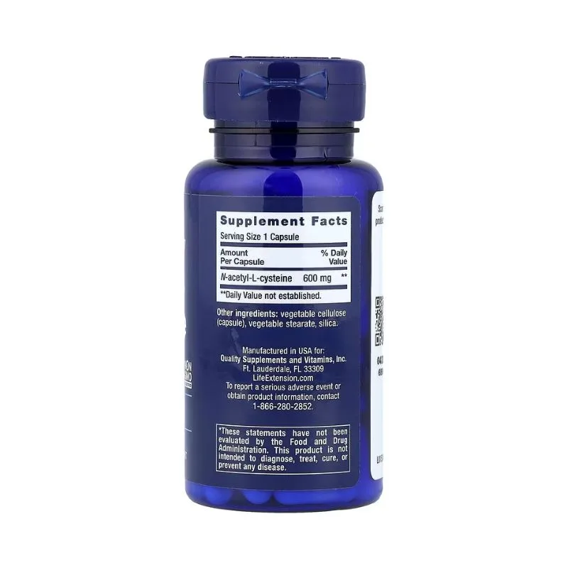 Une bouteille de Life Extension - N-Acetyl-L-Cysteine 600 mg - 60 gélules, fabriquée aux États-Unis, comporte des informations sur les compléments alimentaires, les ingrédients et une clause de non-responsabilité clairement visible sur son étiquette bleue.