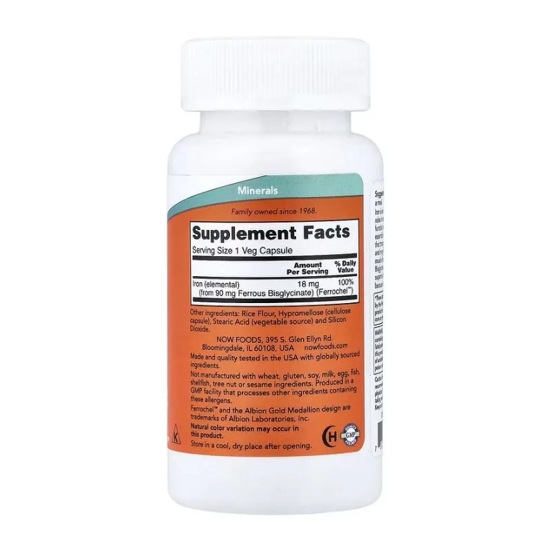 Une bouteille blanche de Fer Bisglycinate 18 mg Ferrochel (120 gélules véganes) de NOW Foods, montrant l'étiquette Supplement Facts et les informations sur le produit, apparaît sur un fond orange.