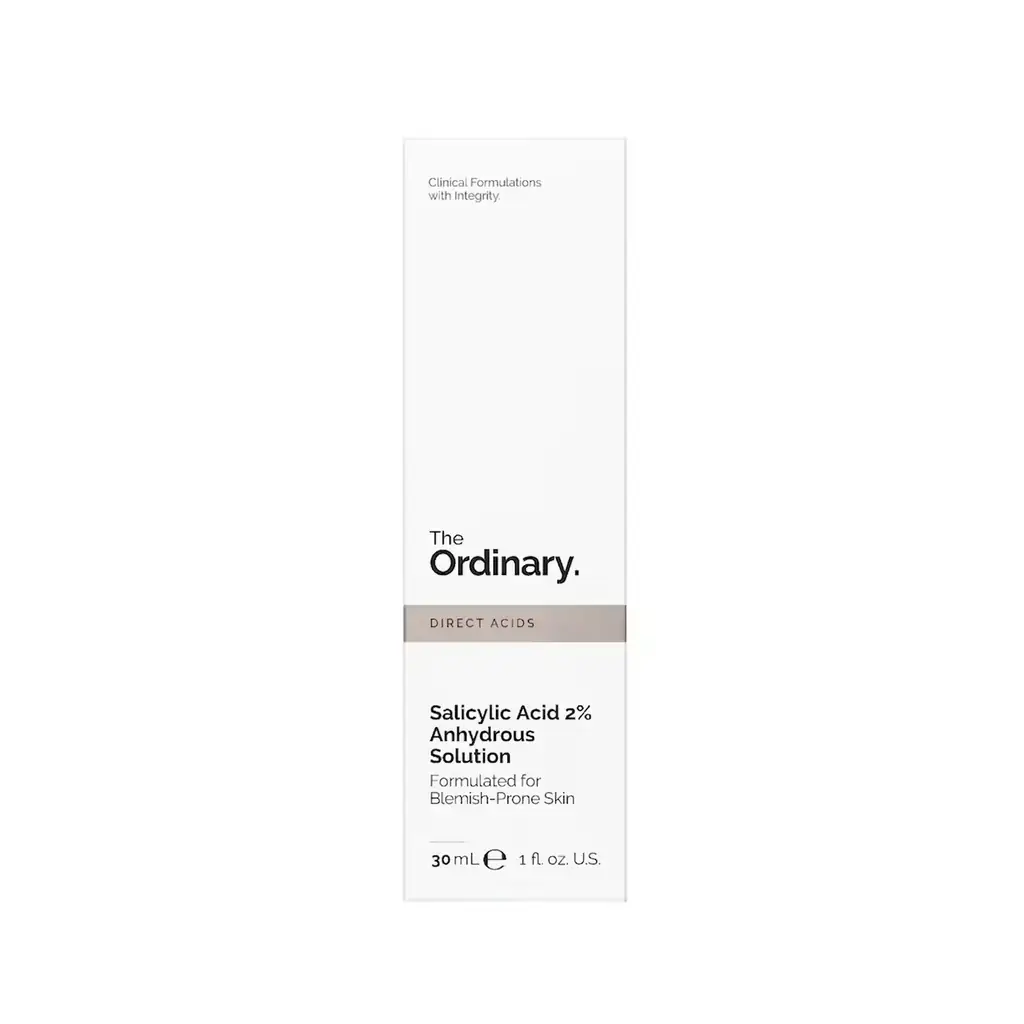 Une boîte rectangulaire blanche contenant la solution anhydre à 2 % d'acide salicylique de The Ordinary, 30 ml, conçue pour les peaux sujettes aux imperfections.