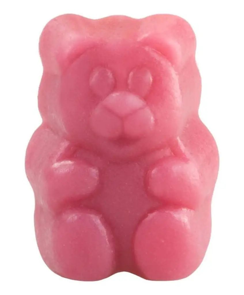 Un ours gommeux IvyBears - Women's Hair Vitamins rose sur fond blanc.