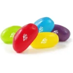 Quatre Jelly Belly - Bonbons aux haricots, 100 g de fèves à la gelée sur fond blanc.