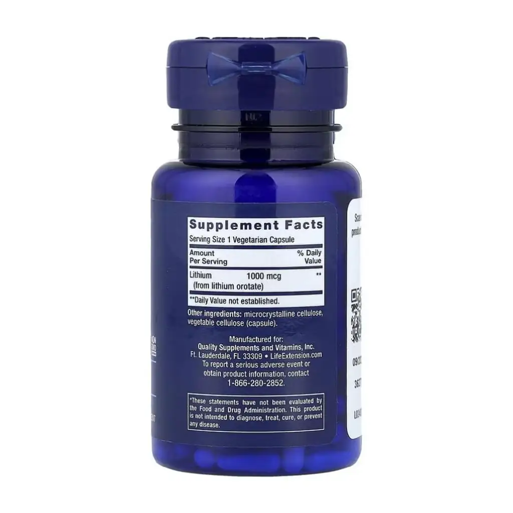 Une bouteille bleue étiquetée "Supplement Facts" affiche des informations pour Life Extension Lithium Orotate 1,000 mcg - Santé Cérébrale & Humeur, 100 Capsules, y compris la taille de la portion, la quantité par portion, et les détails du fabricant.